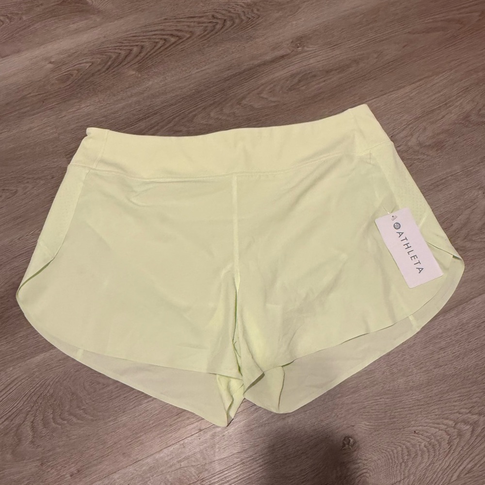 NWT ATHLETA RUN WITH IT 4.5" SHORT - TEQUILA GREEN - SIZE XL